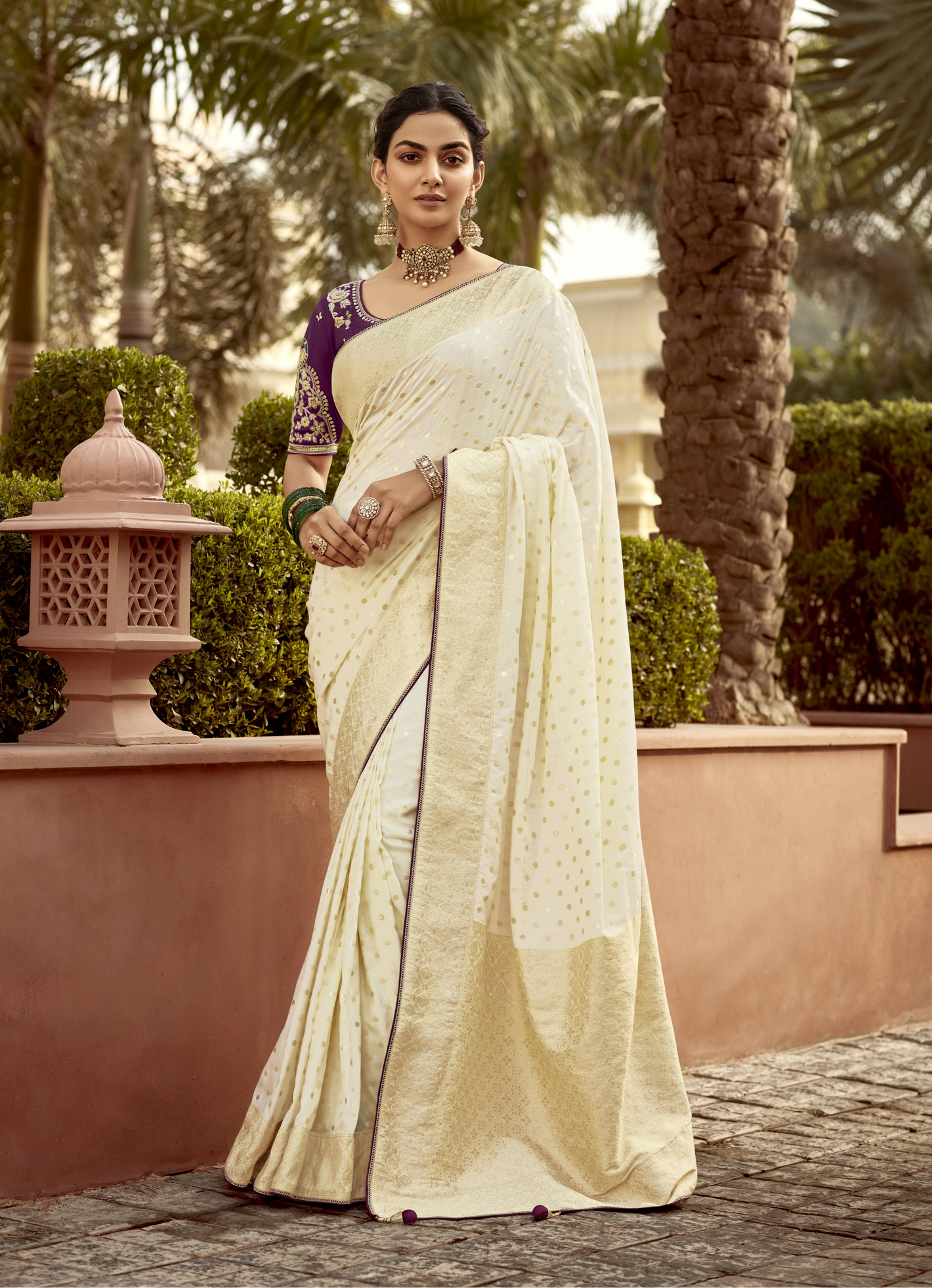 Ivory Elegance – Royal Silk Saree with Intricate Embroidery